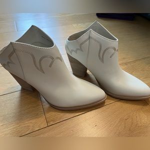 Dolce Vita mules/slip on booties in almond/ivory color.
